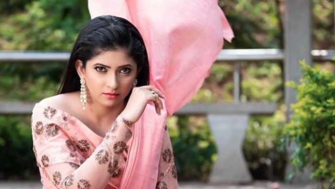 Alli Of Alliyamabal Is Back With Her Elegant Moves On Tik