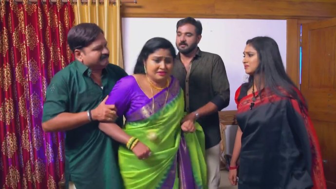 Devaranjini lashes out at Nitya'