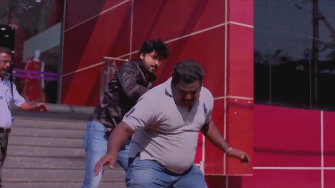 Abhimanyu fights with Rasheed