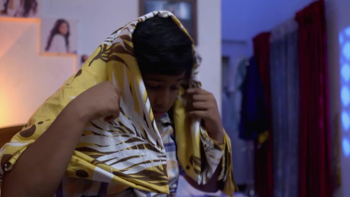 Aniyankuttan hides in Ganga's room