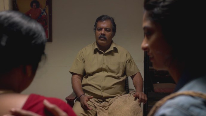 Raja meets Rishi's mother (1)
