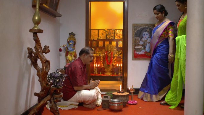 The goldsmith is disturbed by Vilasini's requests