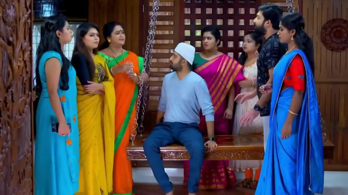 Sharmila makes the family turn agianst Samyuktha (source:ZEE5)