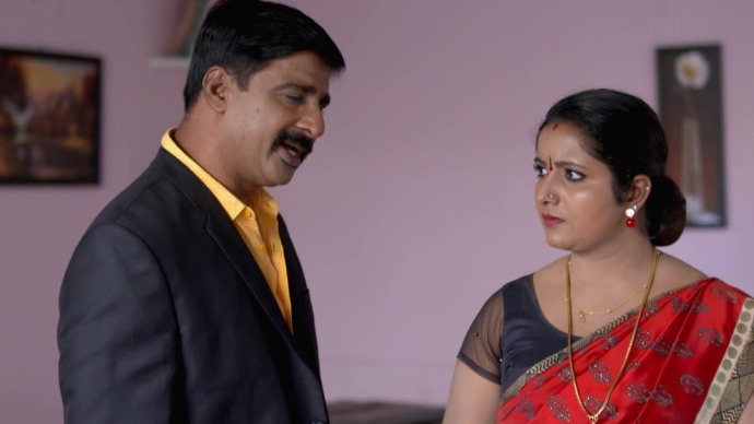 Sreeni advises Vilasini (source:ZEE5)