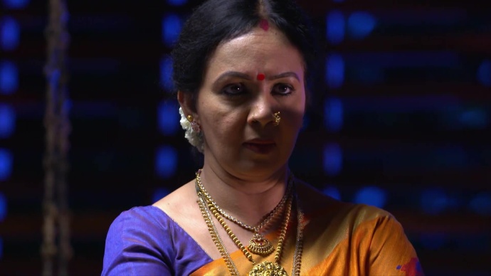 Akhila is angered by the request for partition (source:ZEE5)