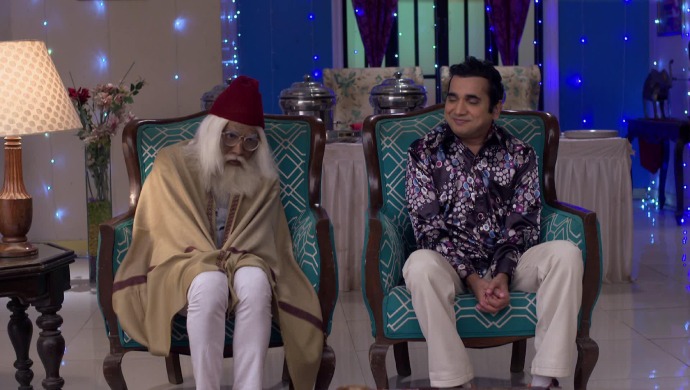 Still from Bhabi Ji Ghar Par Hain with Saxena