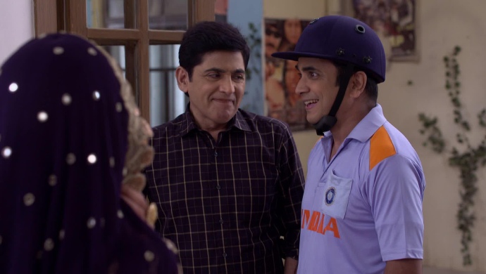 Still from Bhabi Ji Ghar Par Hain with Saxena