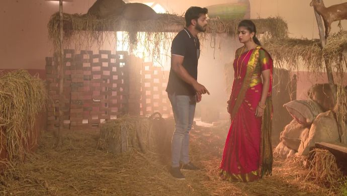 Aditya and Dharani in Akka Chellellu