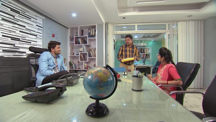 Manga, Jai and an employee in Kalyana Vaibhogam
