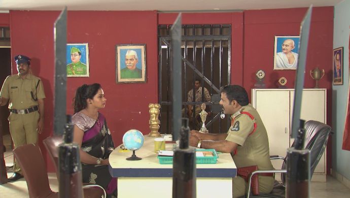 Swaroopa with police in Kalyana Vaibhogam