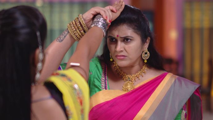 Sampangi and Brahmini in Ninne Pelladatha