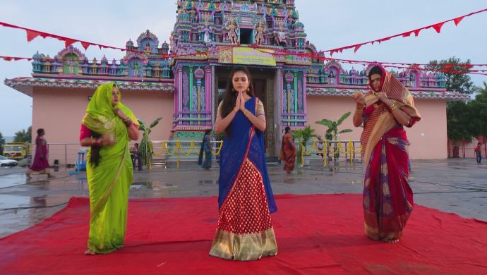 Soundarya, Neelambari-Bhavani in Muddha Mandaram