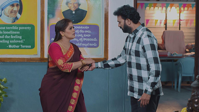 Vagdevi and her husband in No 1 Kodalu