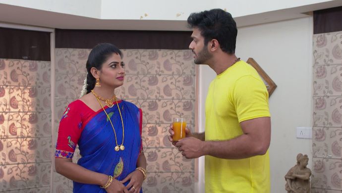 Aditya and Dharani in Akka Chellellu