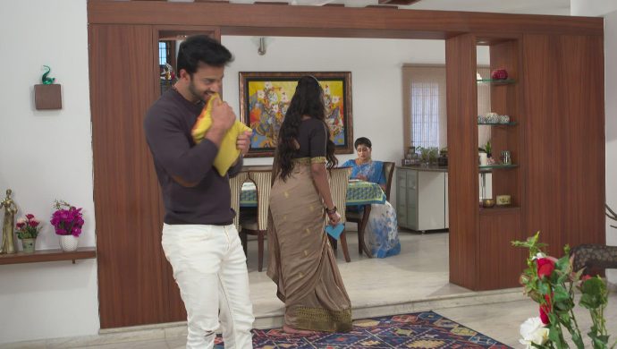 Priyamavada, Dharani and Aditya in Akka Chellellu