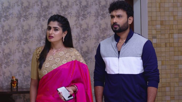 Vikram and Shravani in Akka Chellellu