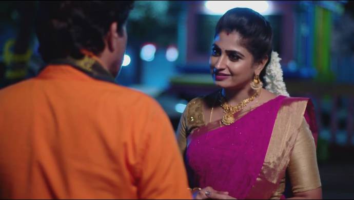 Dharani talks with Shobanraju in Akka Chellellu