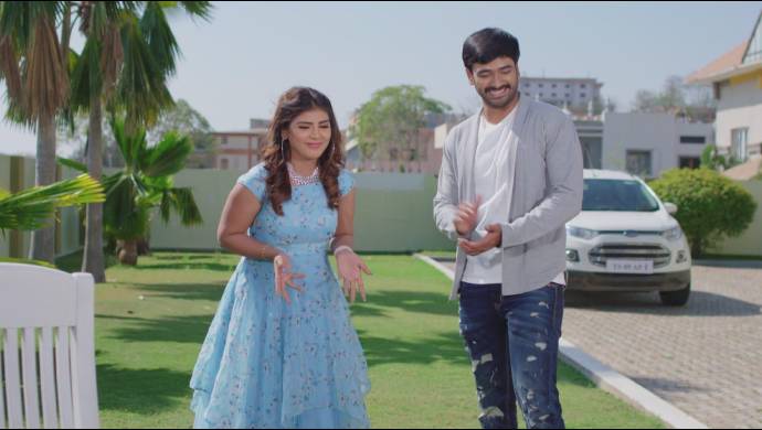 Harsha and Navya in No. 1 Kodalu