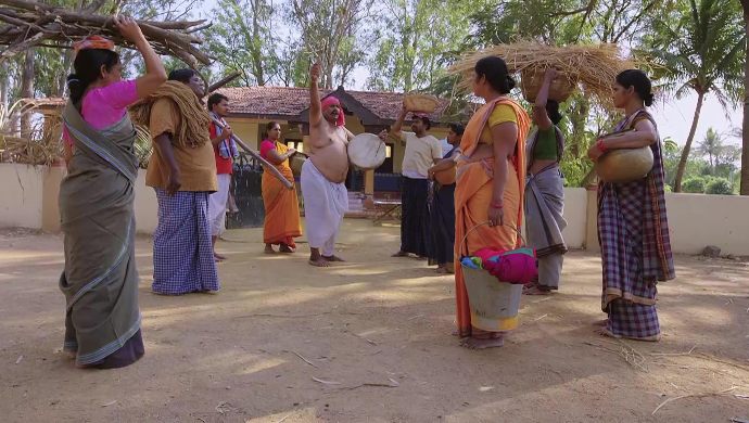 Villagers in Trinayani