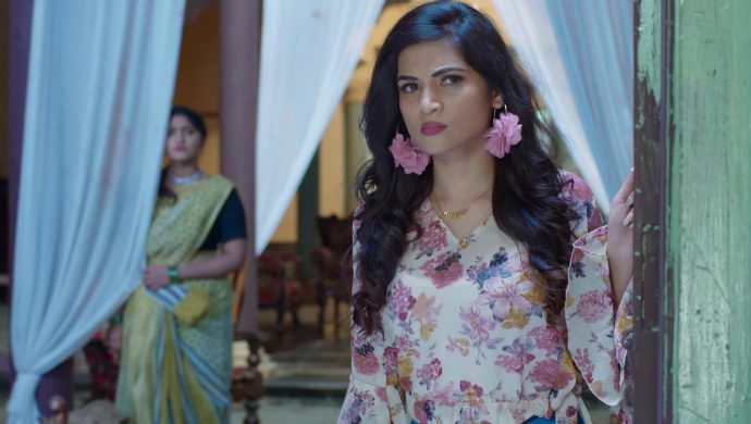 Maggie and Thayaru in No 1 Kodalu