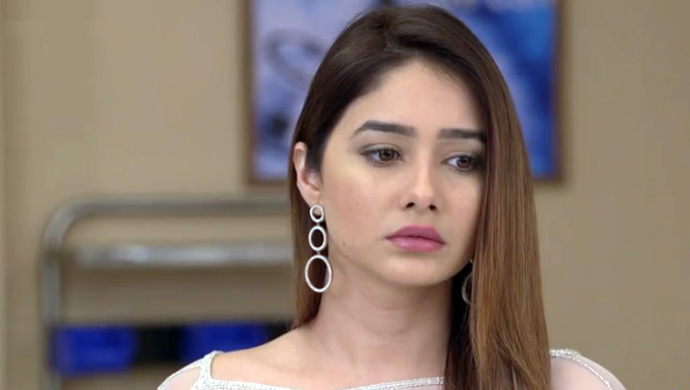 Leena Jumani as Tanu in Iniya Iru Malargal