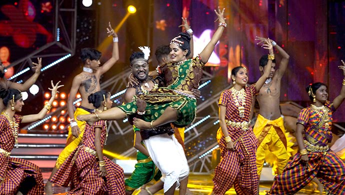 An Exclusive Still Of Lokesh And Manthanna