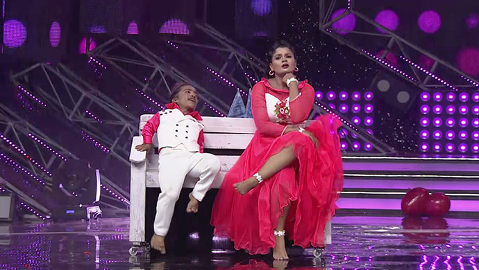 Barkath Ali And Ningi From Kamali Performing For The Duet Round On Stage