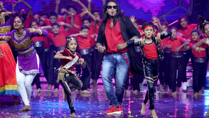 A Still Of Anwisha, Shashi Master And Prekshith Dancing On Stage