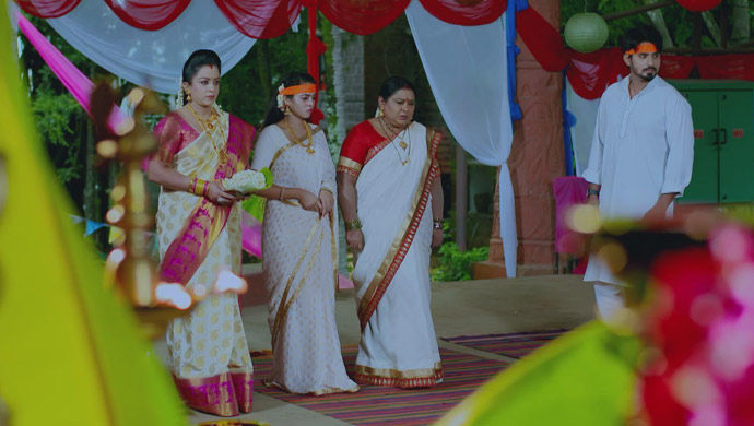 A Still Of Suhasini, Aarthi, Parimala And Vedanth