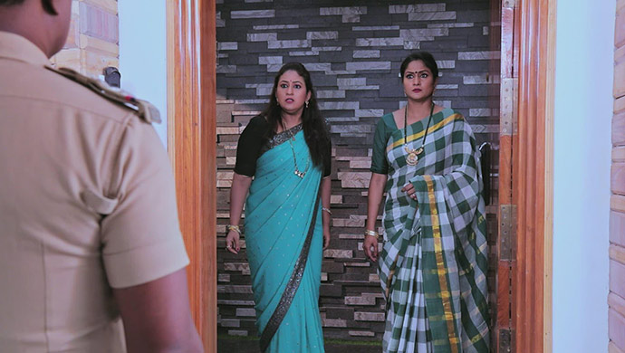 The Police Arrive At The Nanda House To Arrest Tara