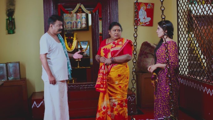 A Still Of Manjunath, Pari And Aarthi