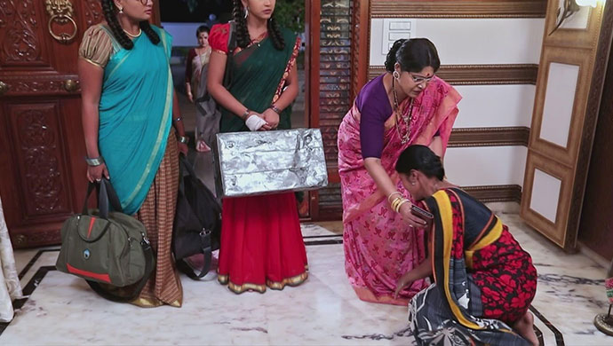 A Still Of Ningi, Kamini, Kamali, Annapoorna And Pavithra