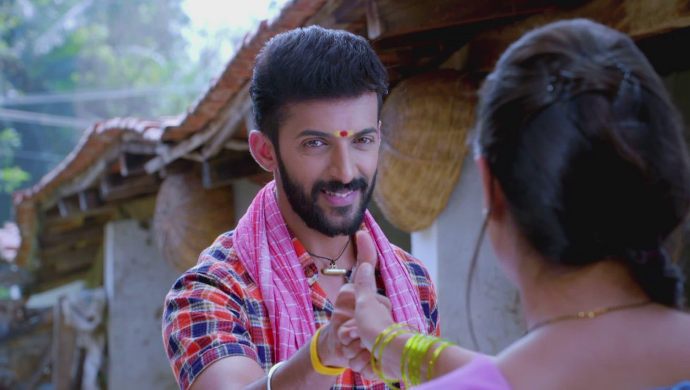 He thanks Paaru for supporting him through everything