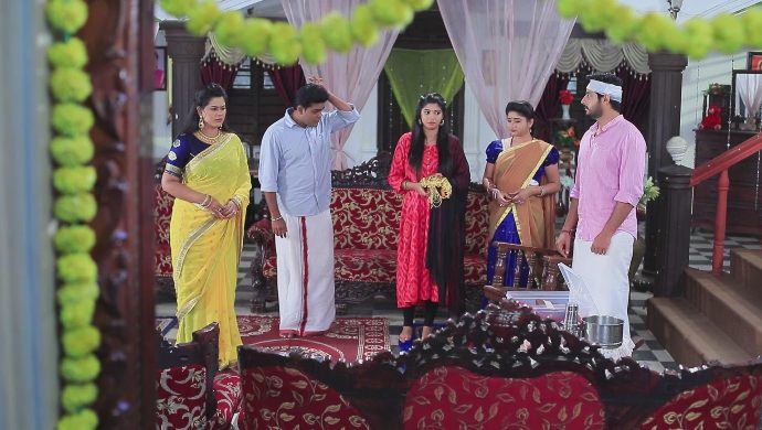 Aishu is handed over the ancestral jewels