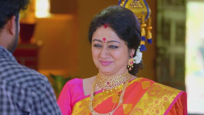 Akhilandeshwari visits Adi and Preethu