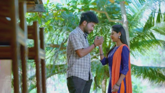 Preethu and Janani have a romantic moment