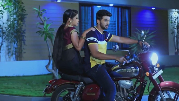 Rishi and Kamali leave to the hospital