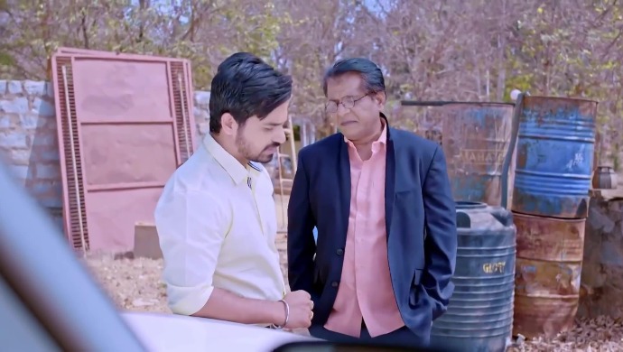A still of Jalander talking to Neel