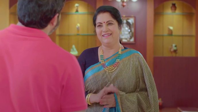 Here Are 5 Reasons Why Sharada Devi From Jothe Jotheyali Is The Perfect Mother