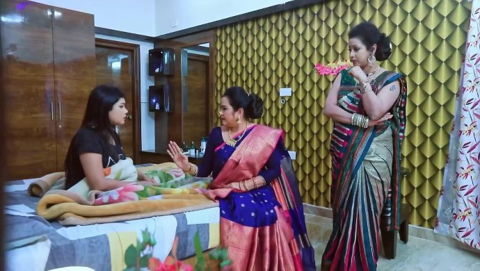 Kaamini consoles Anika