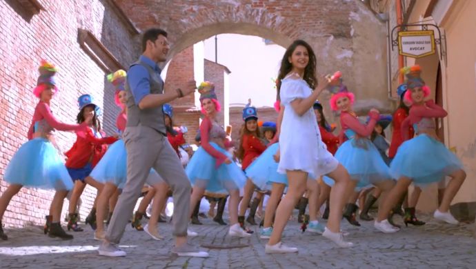 Rakulpreet-And-Mahesh-Babu-In-Spyder-1.jpg