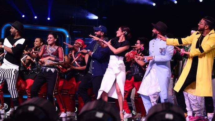 Malaika-Arora-dances-to-Chaiya-Chaiya-with-Kings-United.jpg