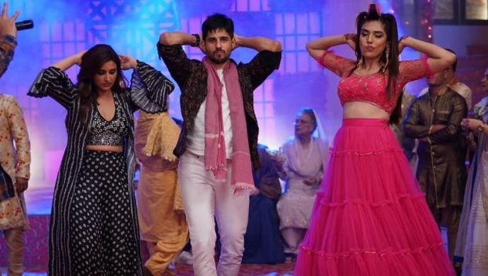 Sidharth-Malhotra-Parineeti-Chopra-and-Anjum-Fakih-on-Kundali-Bhagya-sets.jpg