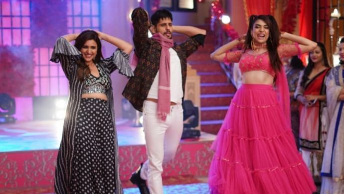 Sidharth-Malhotra-Parineeti-Chopra-dance-to-Khadke-Glassy-with-Anjum-Fakih.jpg