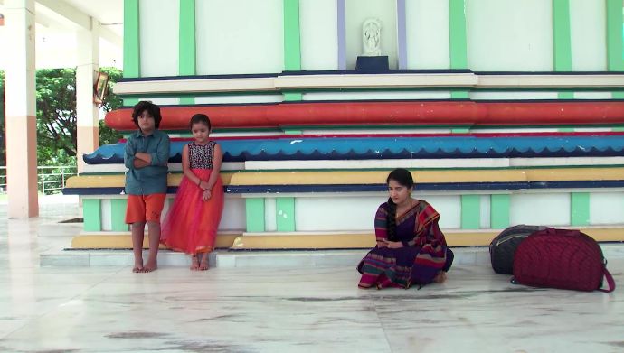 Abhi, Divya and Janaki in Kalyana Vaibhogam (Source: ZEE5)