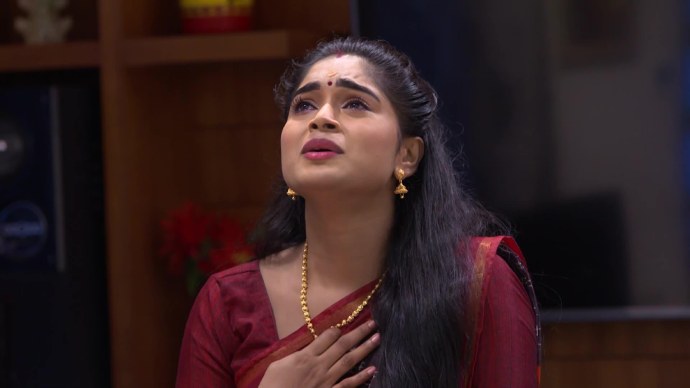 Saptathi cries for her sister (source:ZEE5)