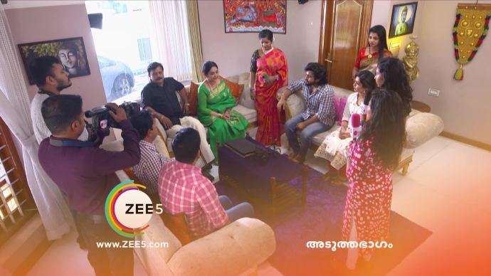 Akhila calls a press conference (source:ZEE5)