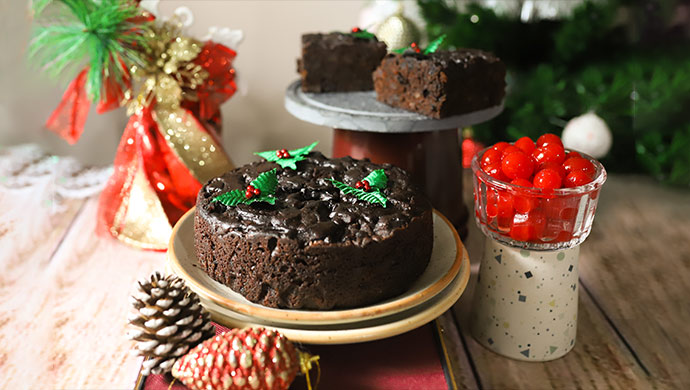 Easy traditional Christmas plum cake